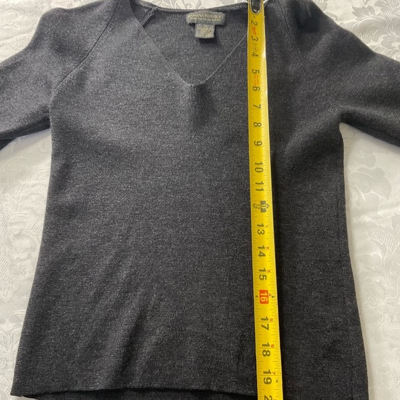Banana Republic Sweater Women Medium Dark Gray Merino Wool V Neck Pullover - Picture 6 of 7